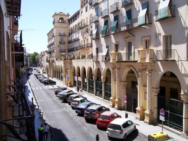 Apartamentos Rg Arenal Seville Room photo