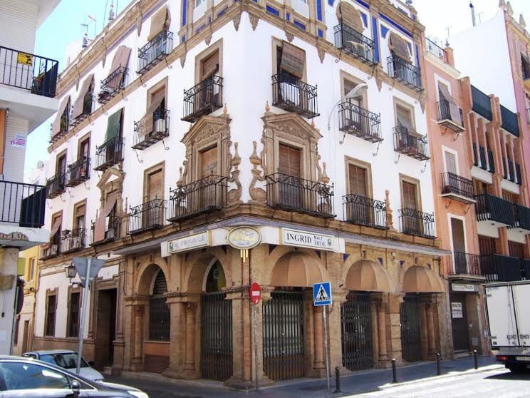 Apartamentos Rg Arenal Seville Room photo